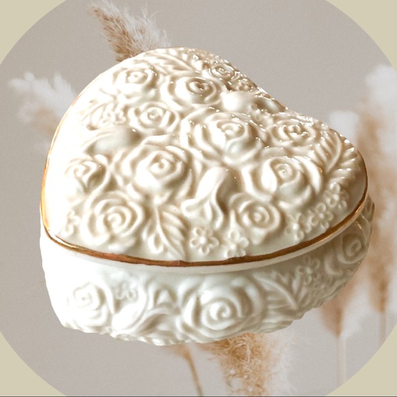 Floral Heart Trinket Jewelry Box - Picture 2 of 6